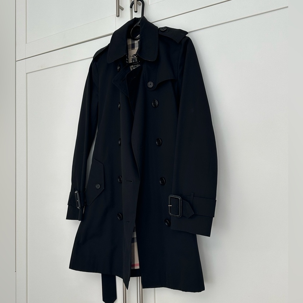 Burberry Kensington Short Trenchcoat size 2 color black
